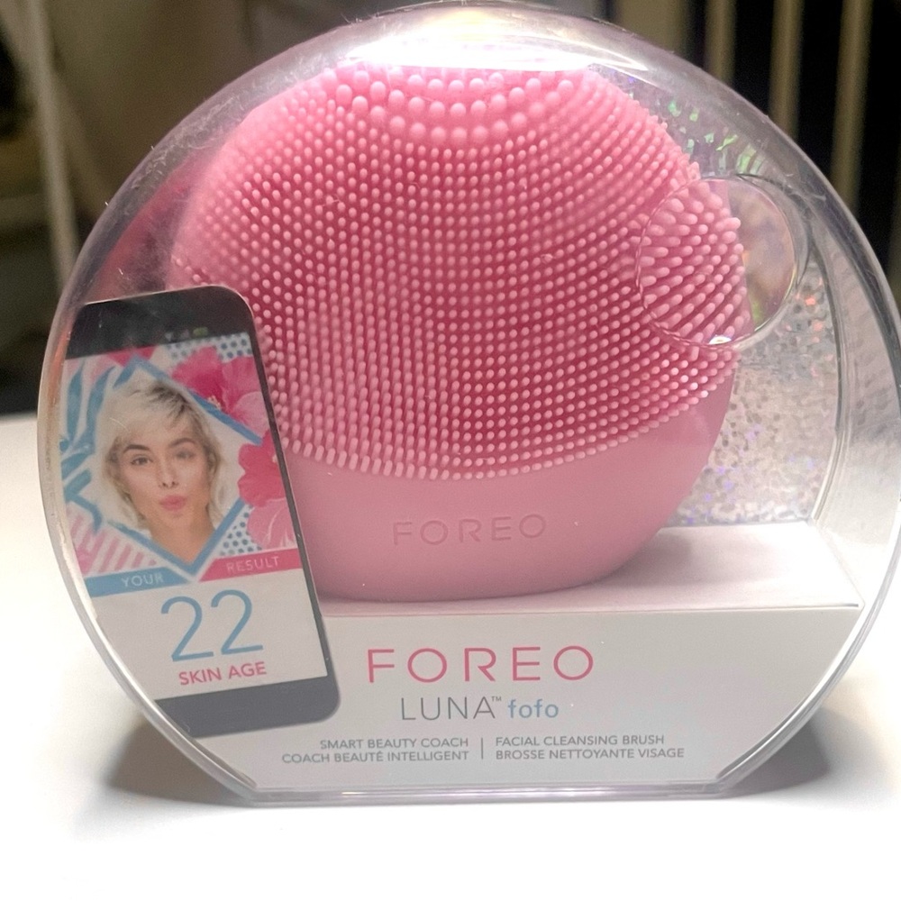 FOREO LUNA fofo - Smart Beauty Coach- Facial Cleansing Brush in Pearl Pink!